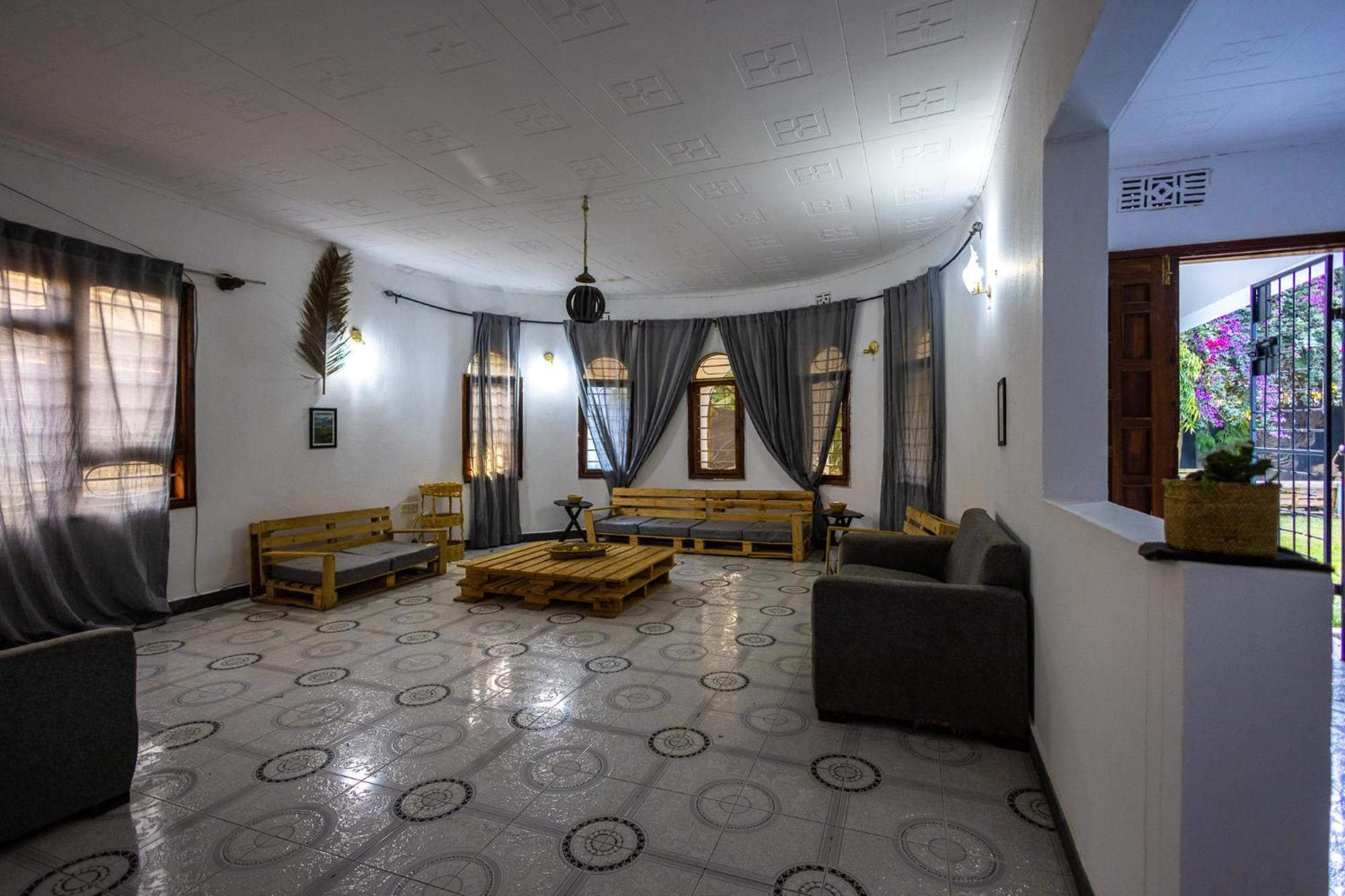 Bed and Breakfast Safari Adventures-House Аруша Экстерьер фото
